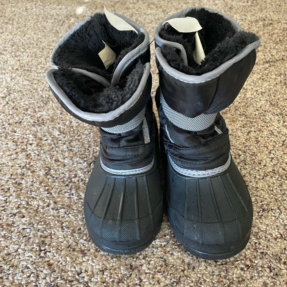 Toddler snow boot size 9/10